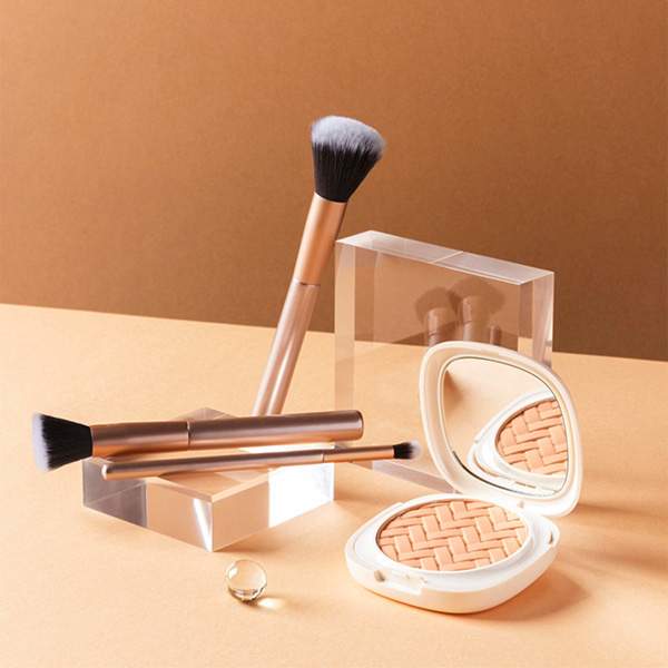 categorie madre terra bio_0001_madre terra bio - cura di sè_0003_make-up-concept-with-brushes-powder